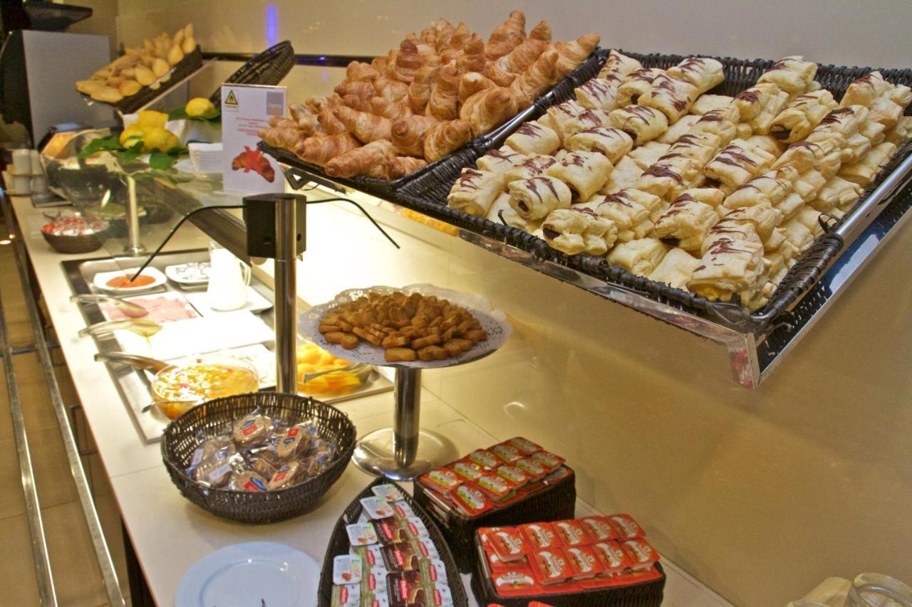 Holiday Inn Express Campo De Gibraltar-Barrios By Ihg Лос Бариос Екстериор снимка