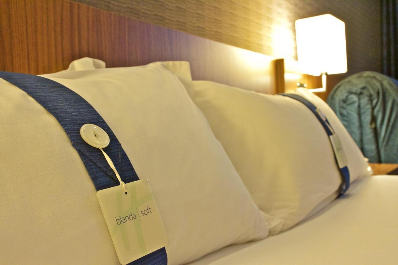 Holiday Inn Express Campo De Gibraltar-Barrios By Ihg Лос Бариос Екстериор снимка