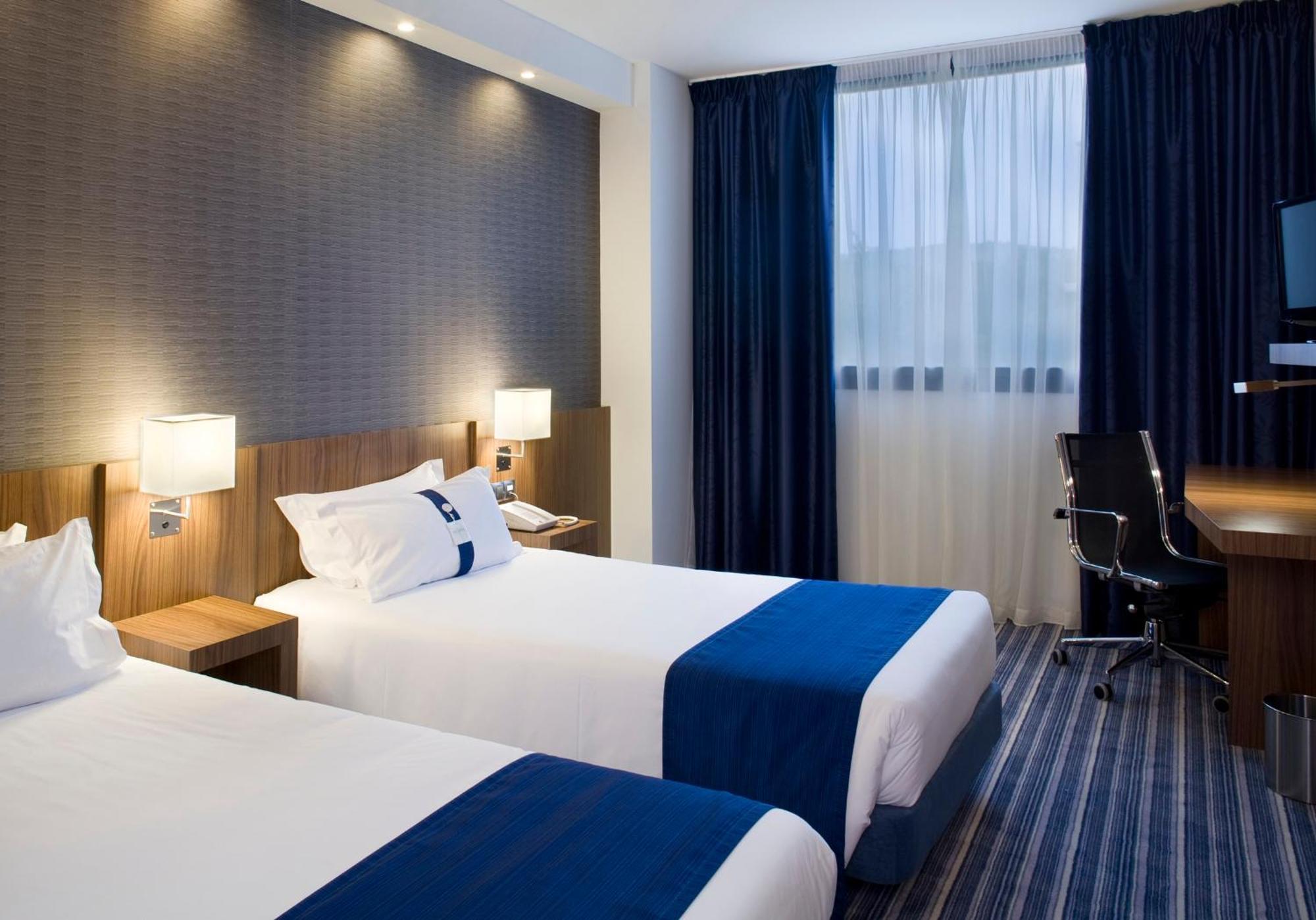 Holiday Inn Express Campo De Gibraltar-Barrios By Ihg Лос Бариос Екстериор снимка