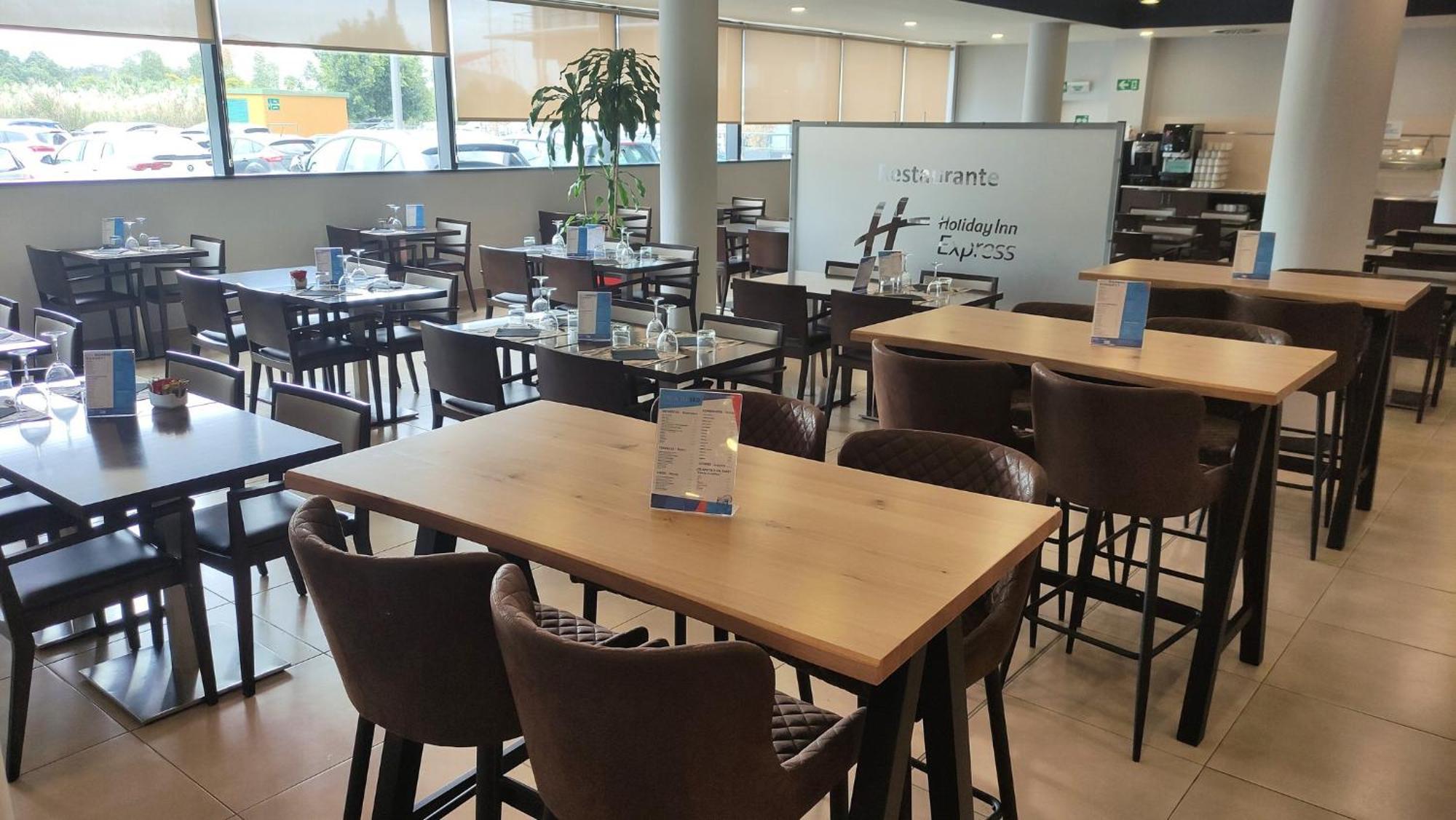 Holiday Inn Express Campo De Gibraltar-Barrios By Ihg Лос Бариос Екстериор снимка