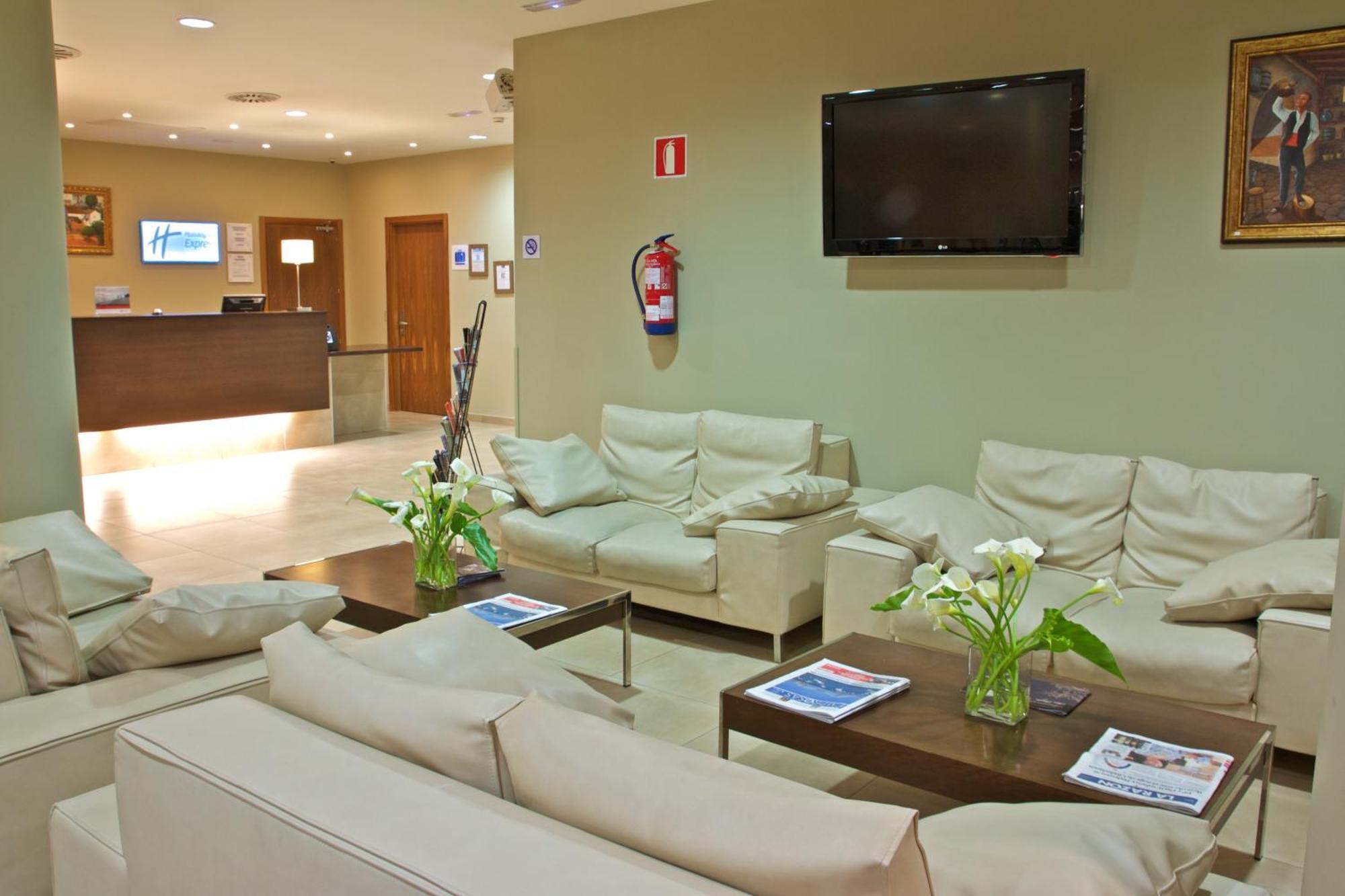 Holiday Inn Express Campo De Gibraltar-Barrios By Ihg Лос Бариос Екстериор снимка