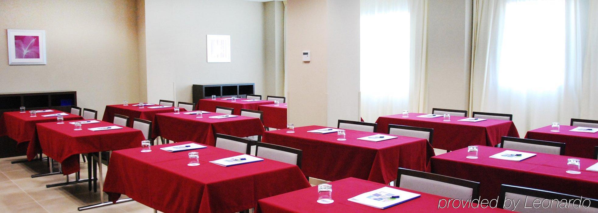 Holiday Inn Express Campo De Gibraltar-Barrios By Ihg Лос Бариос Екстериор снимка
