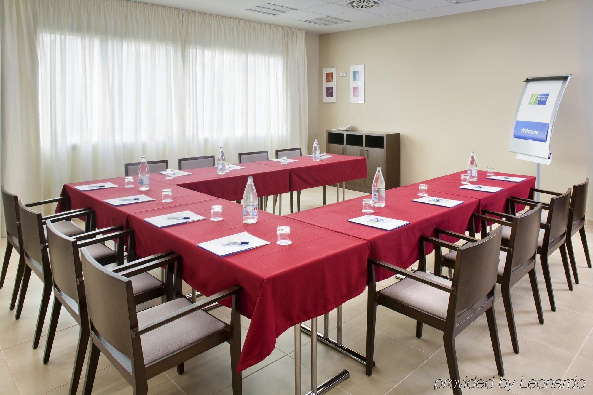Holiday Inn Express Campo De Gibraltar-Barrios By Ihg Лос Бариос Съоръжения снимка