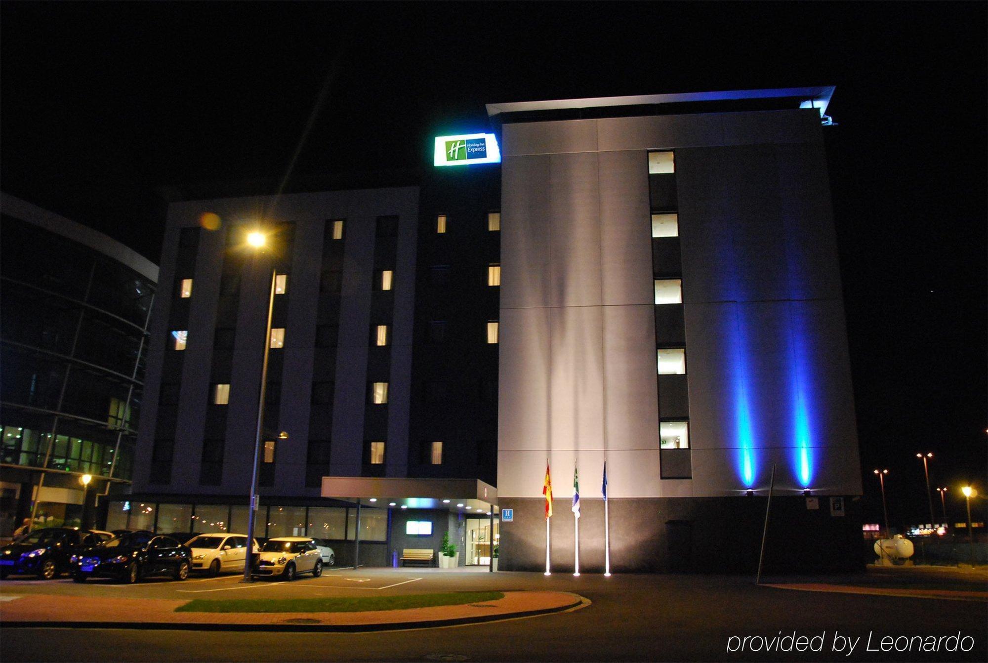 Holiday Inn Express Campo De Gibraltar-Barrios By Ihg Лос Бариос Екстериор снимка