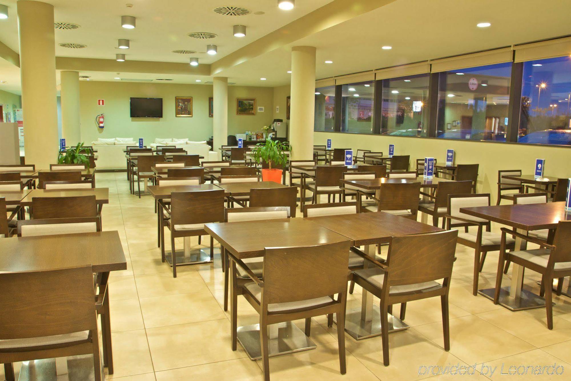 Holiday Inn Express Campo De Gibraltar-Barrios By Ihg Лос Бариос Екстериор снимка
