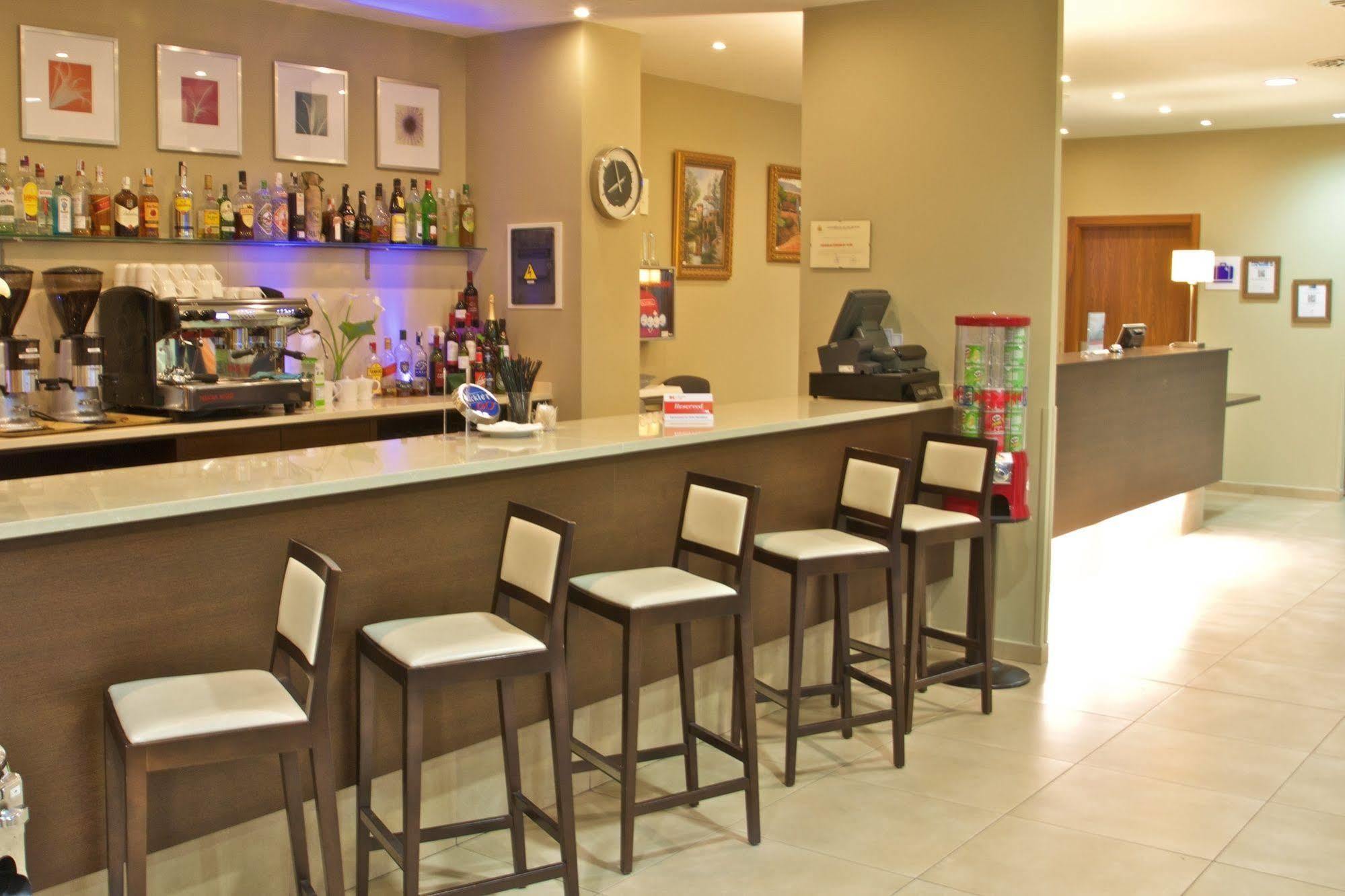 Holiday Inn Express Campo De Gibraltar-Barrios By Ihg Лос Бариос Екстериор снимка