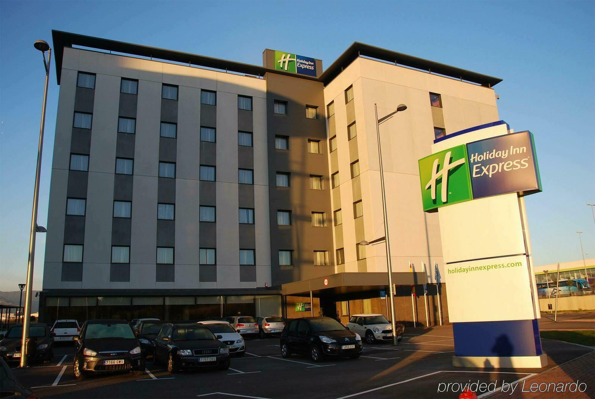 Holiday Inn Express Campo De Gibraltar-Barrios By Ihg Лос Бариос Екстериор снимка