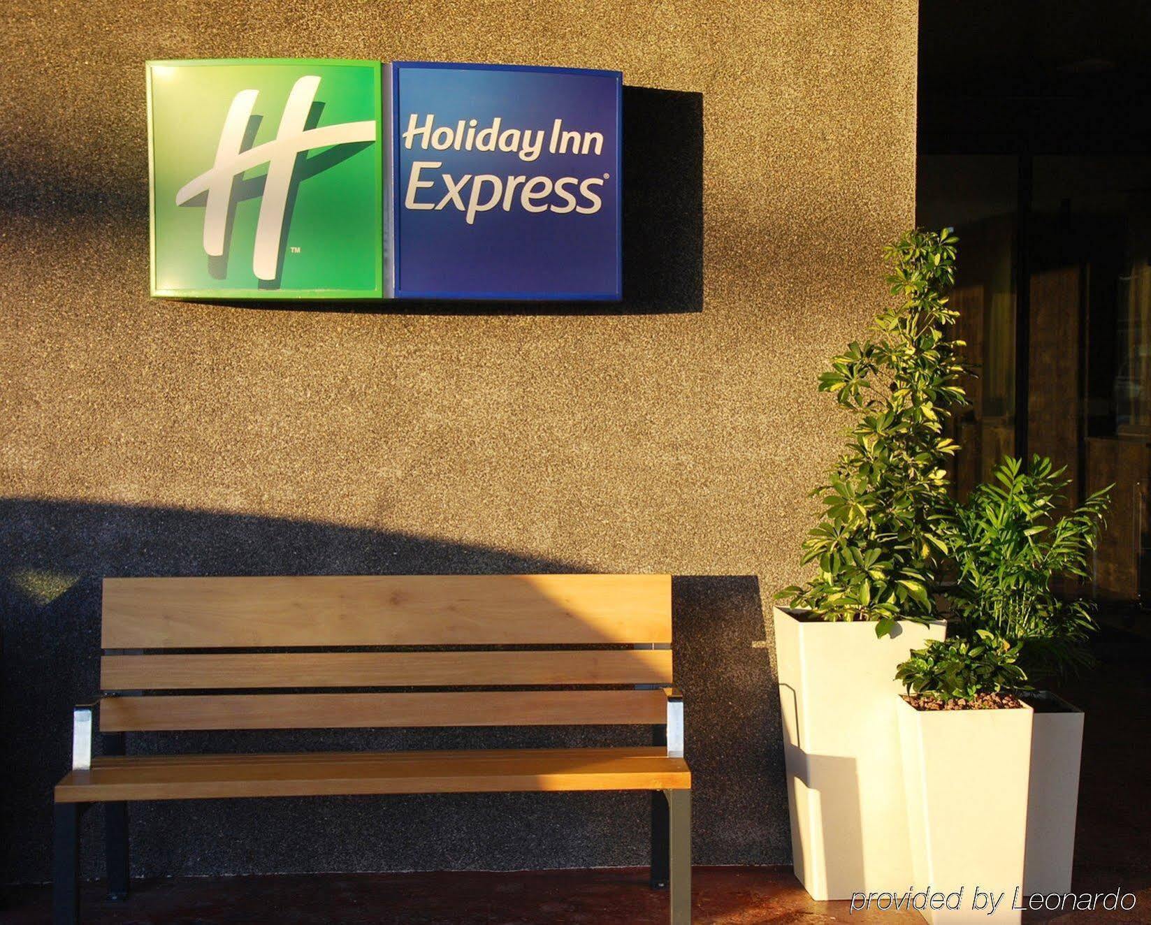 Holiday Inn Express Campo De Gibraltar-Barrios By Ihg Лос Бариос Екстериор снимка