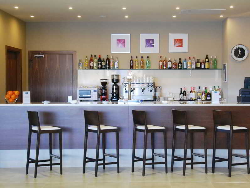 Holiday Inn Express Campo De Gibraltar-Barrios By Ihg Лос Бариос Екстериор снимка